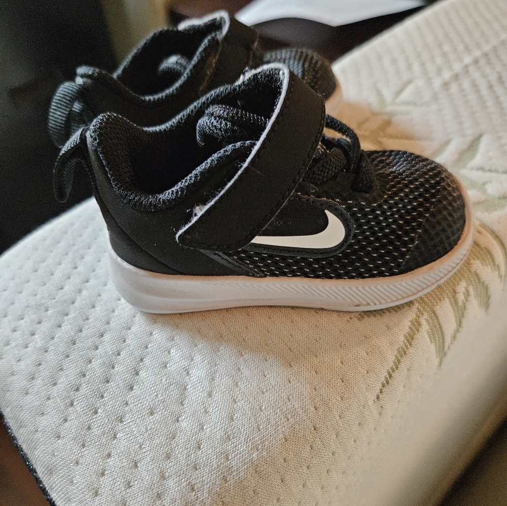 Euc. Toddler Nike Shoes